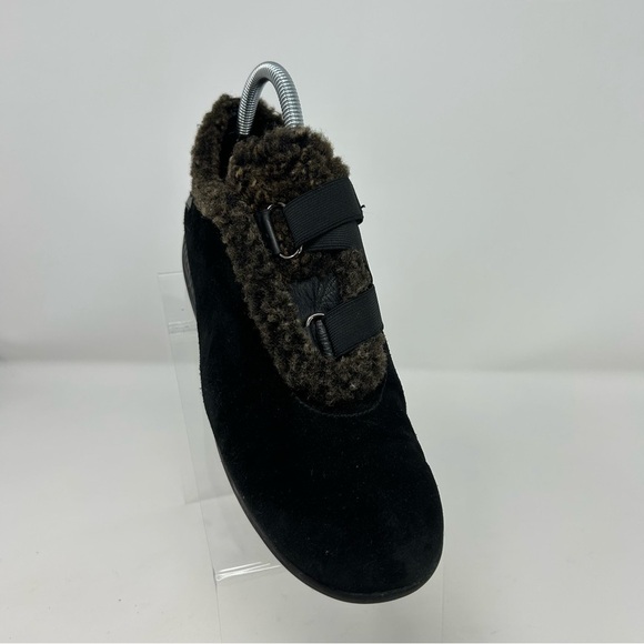 Stuart Weitzman Women's Leanto Black Suede Slip-On Fur Trim Flats Size 9 - Picture 2 of 16